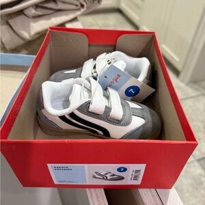 Cat & Jack Gray and White Toddler 7 Sneakers